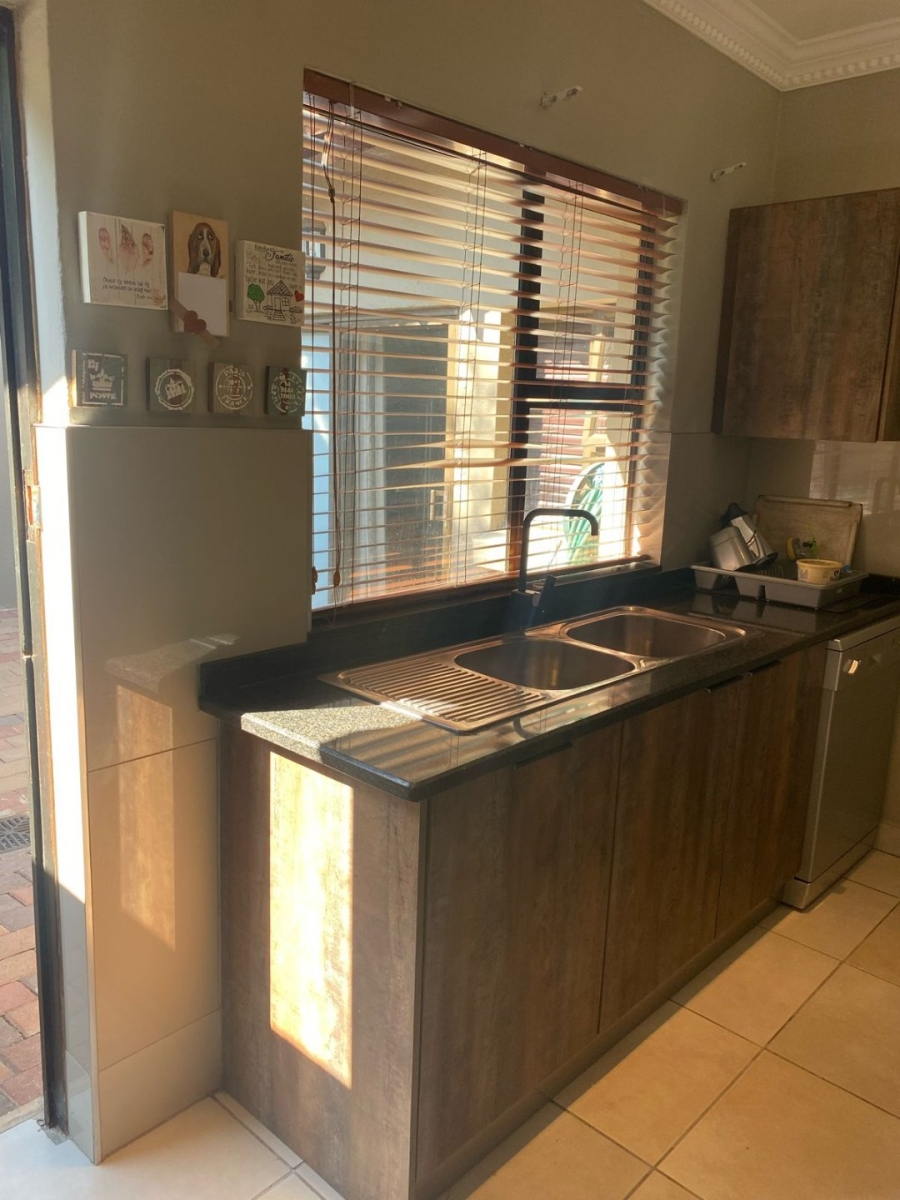 To Let 4 Bedroom Property for Rent in Birdwood Estate North West